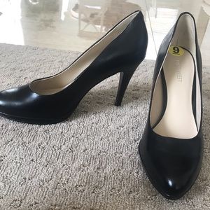 Nine West black pumps - size 9 .